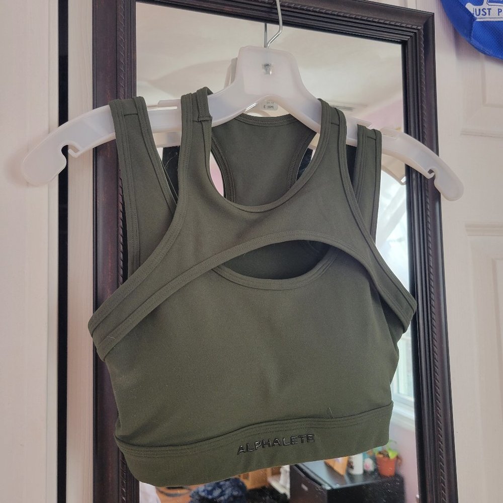 Alphalete Key Hole sports bra